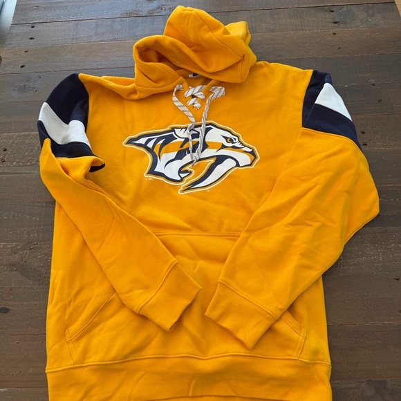 NHL Other - NHL PREDATORS Men's Yellow Graphic Hoodie